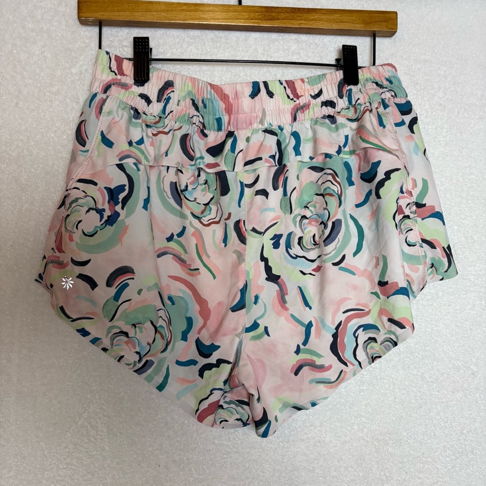Athleta printed hustle 3” shorts - Picture 3 of 4
